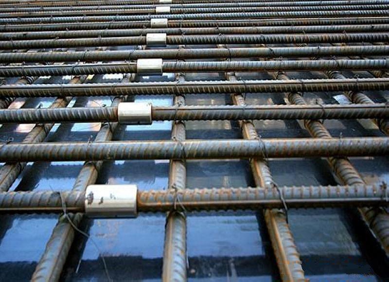 新密为什么建楼房时，要在钢筋上加一排小圆环？原来作用这么大